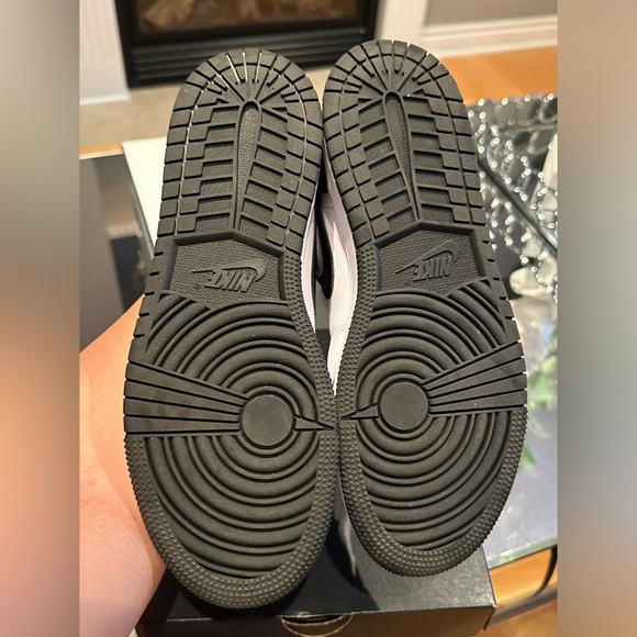 Air Jordan 1 Low (GS) White/Black, size 8.5 Women’s USA - Picture 3 of 5